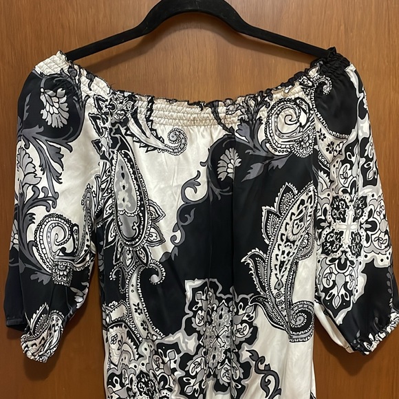 Beautiful blouse - Picture 4 of 5